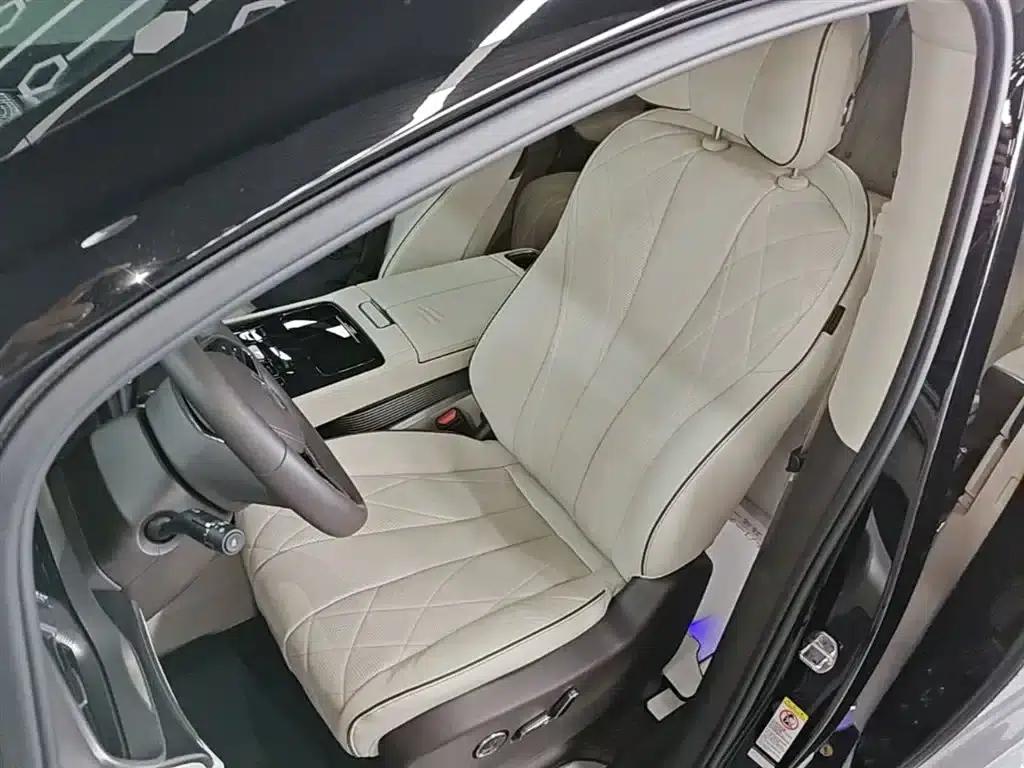 Denza D9 2024 DM-i 980 4WD Premium Edition — миниатюра 15