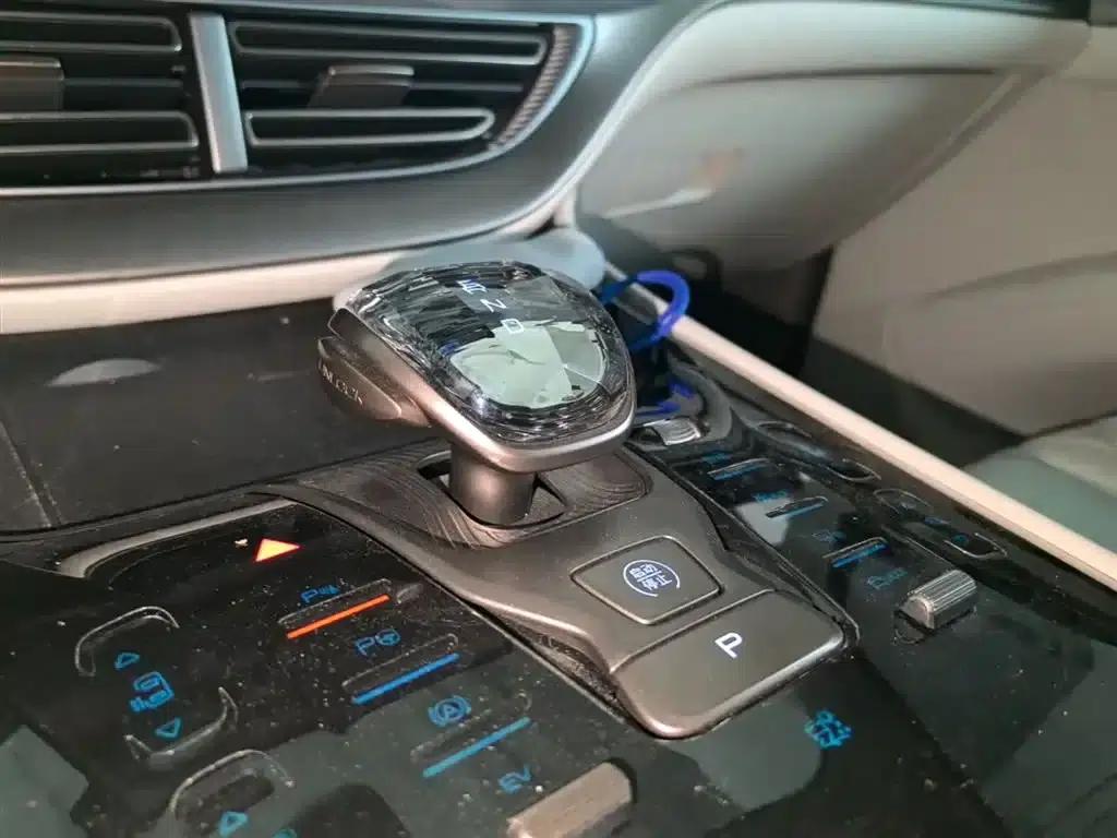 Denza D9 2022 DM-i 970 AWD Flagship Edition — миниатюра 14