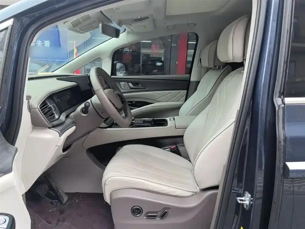 Denza D9 2022 DM-i 970 AWD Flagship Edition — миниатюра 15