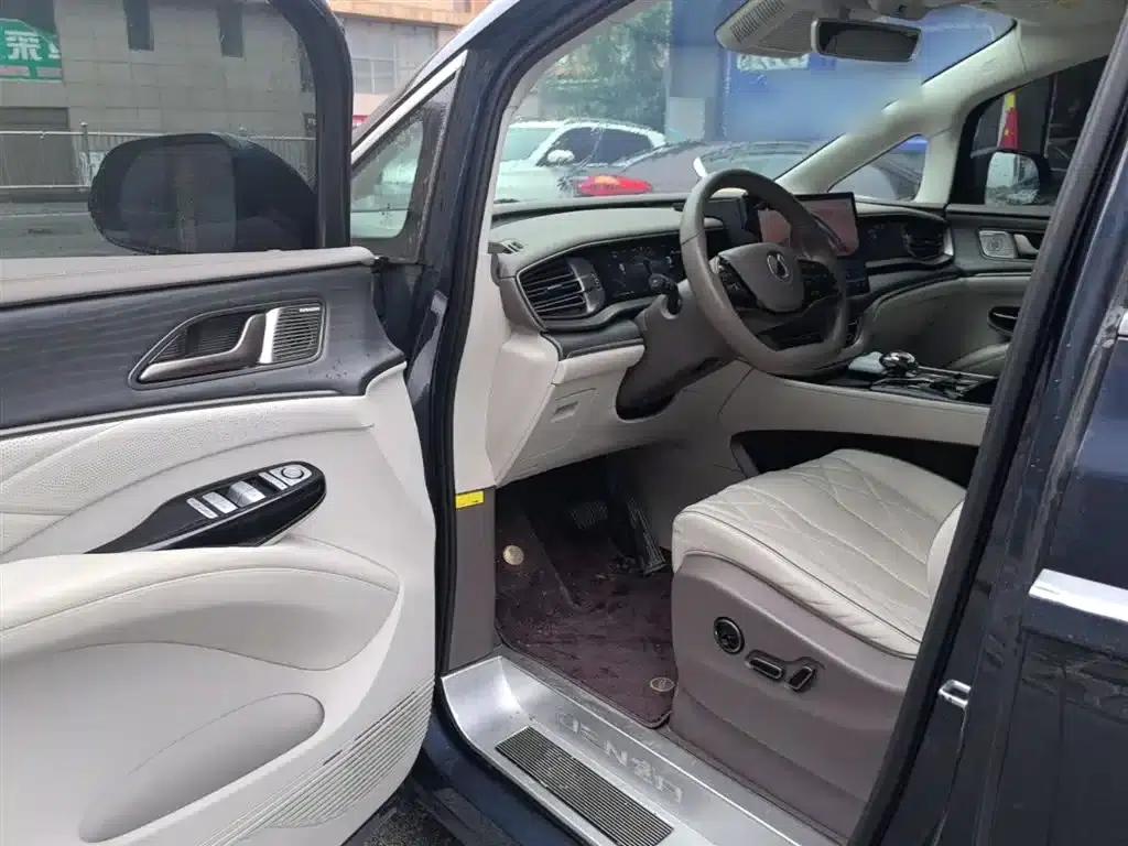 Denza D9 2022 DM-i 970 AWD Flagship Edition — миниатюра 16