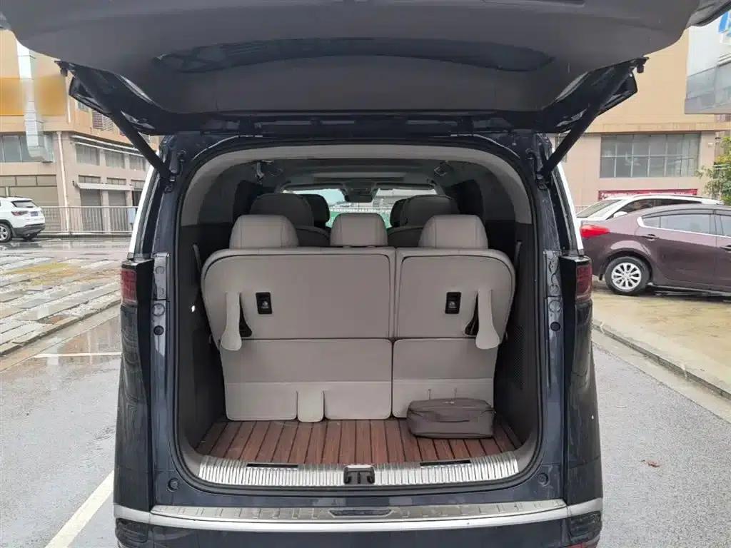 Denza D9 2022 DM-i 970 AWD Flagship Edition — миниатюра 18
