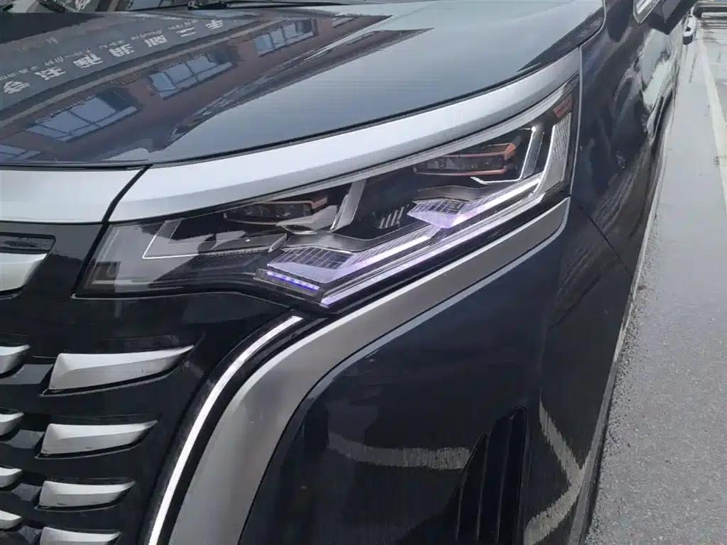 Denza D9 2022 DM-i 970 AWD Flagship Edition — миниатюра 23