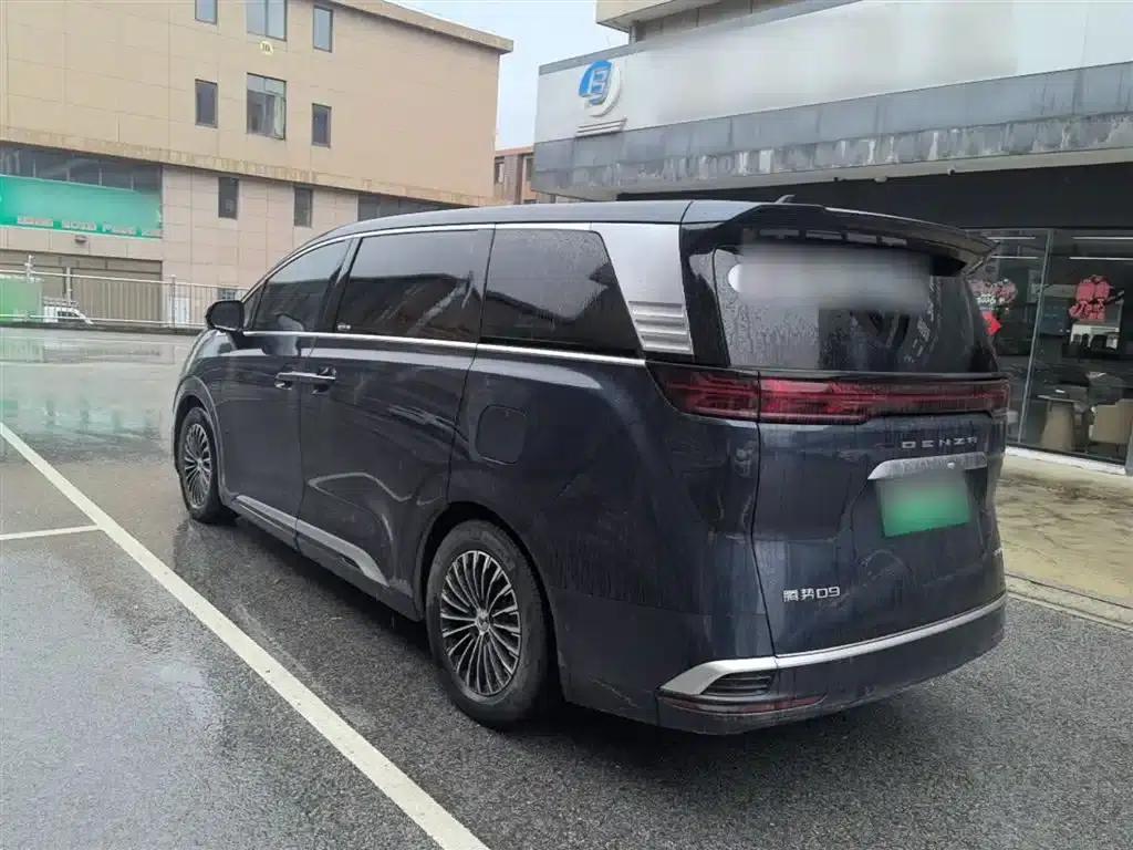 Denza D9 2022 DM-i 970 AWD Flagship Edition — миниатюра 5