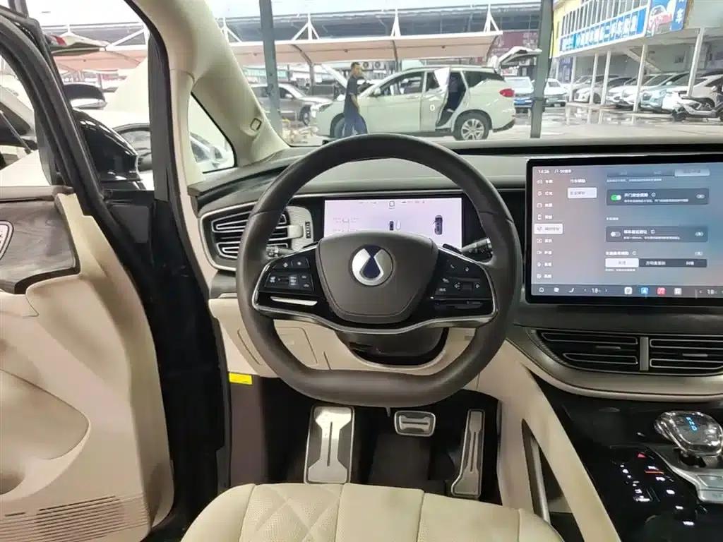 Denza D9 2025 DM-i Smart Driving Edition 1020 AWD Premium — миниатюра 11