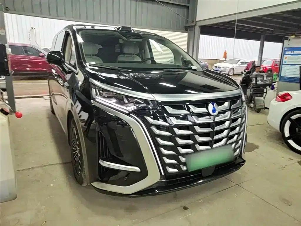 Denza D9 2025 DM-i Smart Driving Edition 1020 AWD Premium — миниатюра 4