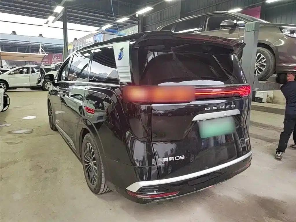 Denza D9 2025 DM-i Smart Driving Edition 1020 AWD Premium — миниатюра 5