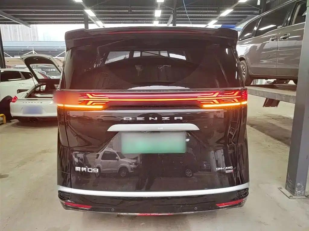 Denza D9 2025 DM-i Smart Driving Edition 1020 AWD Premium — миниатюра 6