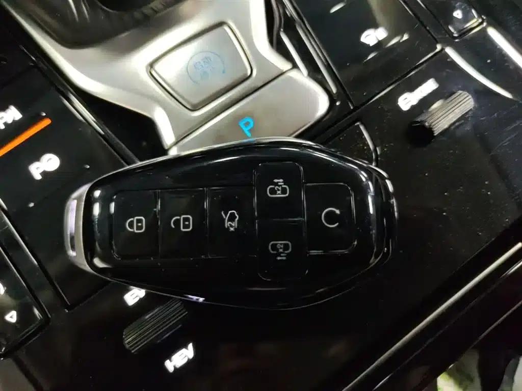 Denza D9 2025 DM-i Smart Driving Edition 1020 AWD Premium — миниатюра 9