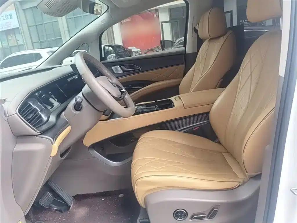 Denza D9 2022 DM-i 970 4WD Premium Edition — миниатюра 15