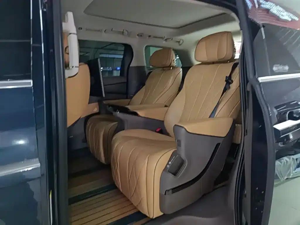 Denza D9 2024 DM-i 980 4WD Premium Edition — миниатюра 17