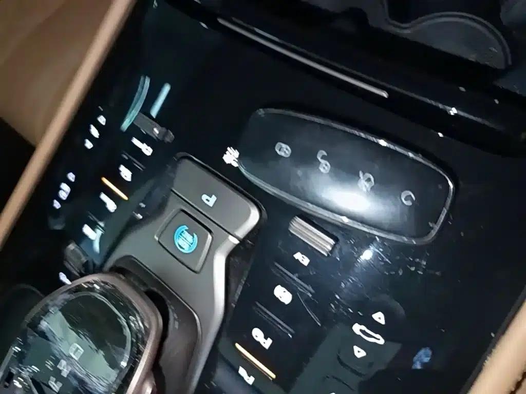 Denza D9 2024 DM-i 980 4WD Premium Edition — миниатюра 9