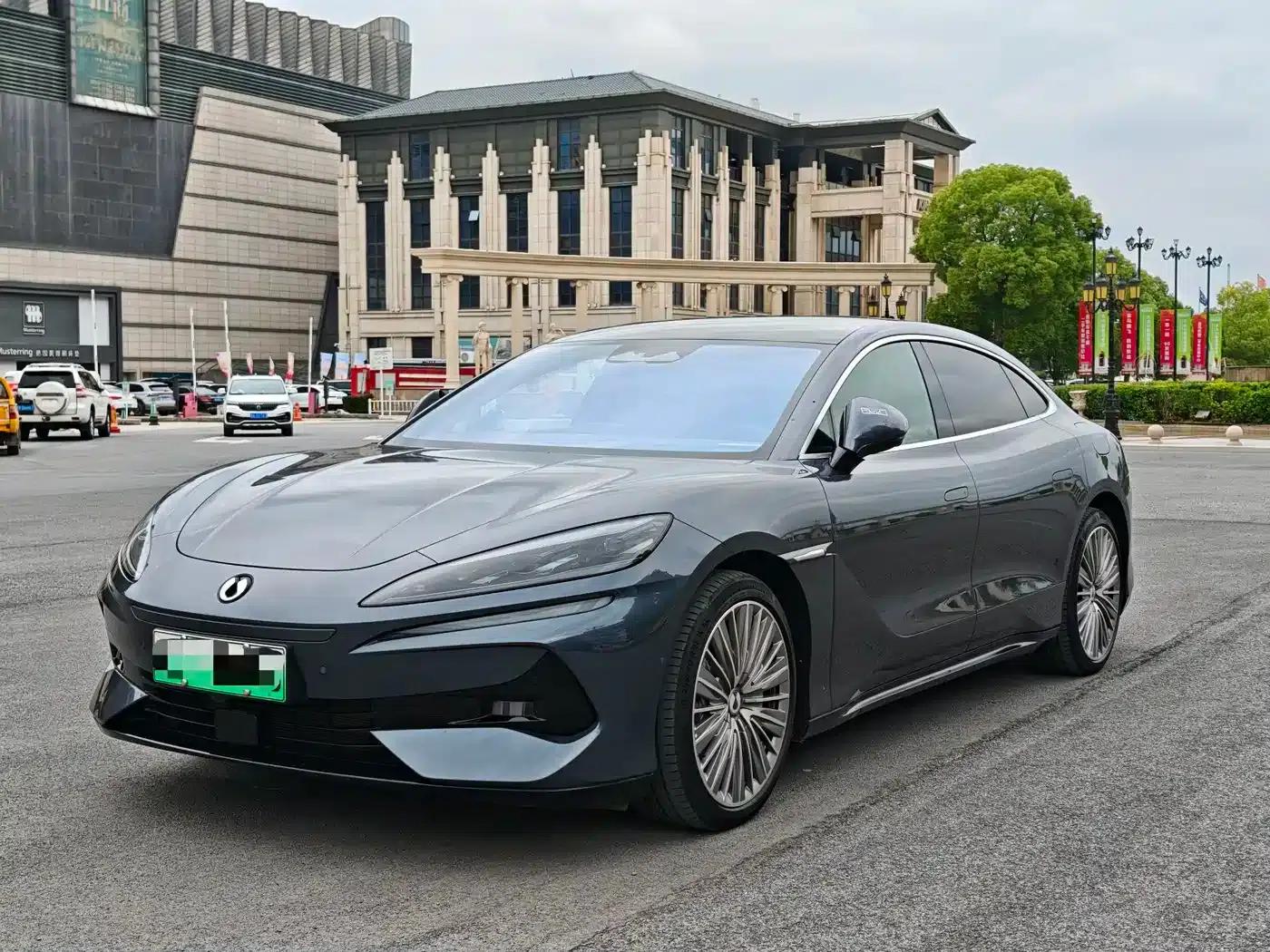 Denza Z9 2024 Model, 1100km Range, 4WD Ultra Edition — миниатюра 1
