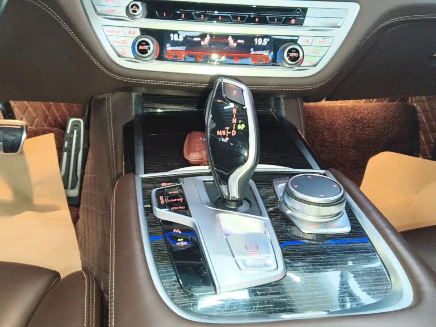 BMW 7 Series 2019 Restyled 730Li M Sport Package — миниатюра 16
