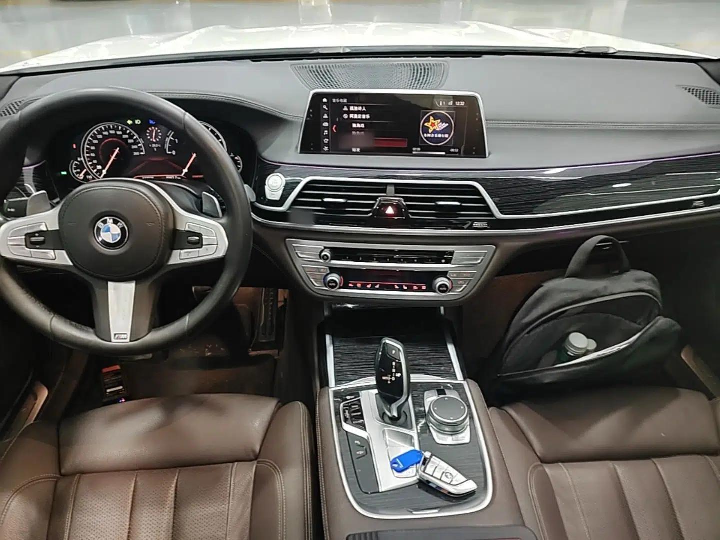 BMW 7 Series 2018 730Li Leading Model M Sport Package — миниатюра 13