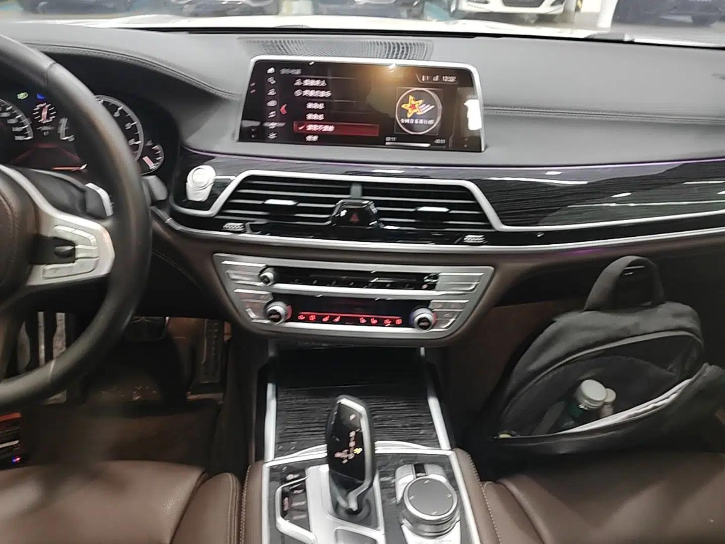 BMW 7 Series 2018 730Li Leading Model M Sport Package — миниатюра 16