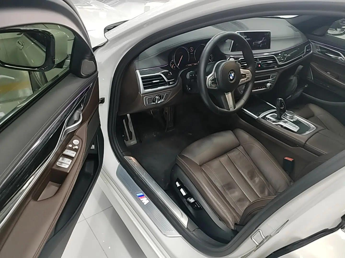 BMW 7 Series 2018 730Li Leading Model M Sport Package — миниатюра 19