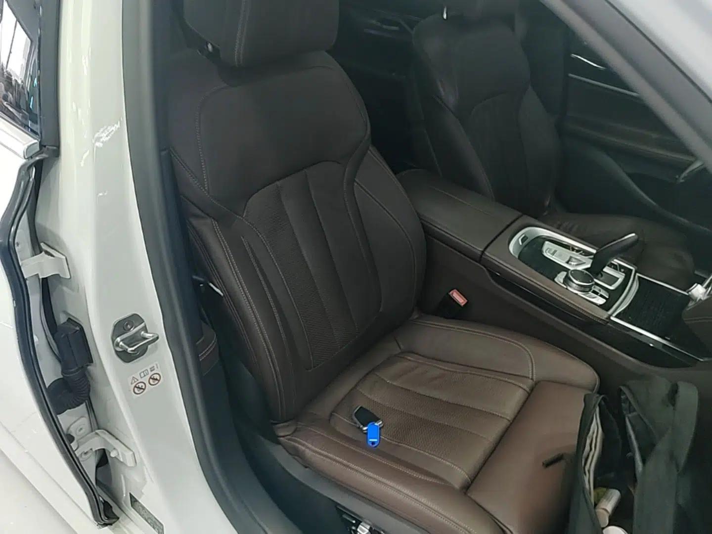 BMW 7 Series 2018 730Li Leading Model M Sport Package — миниатюра 23