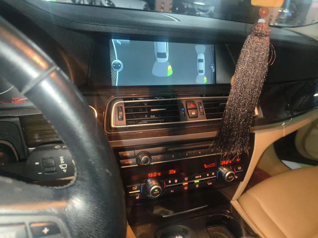BMW 7 Series 2009 740Li Leading Model — миниатюра 14