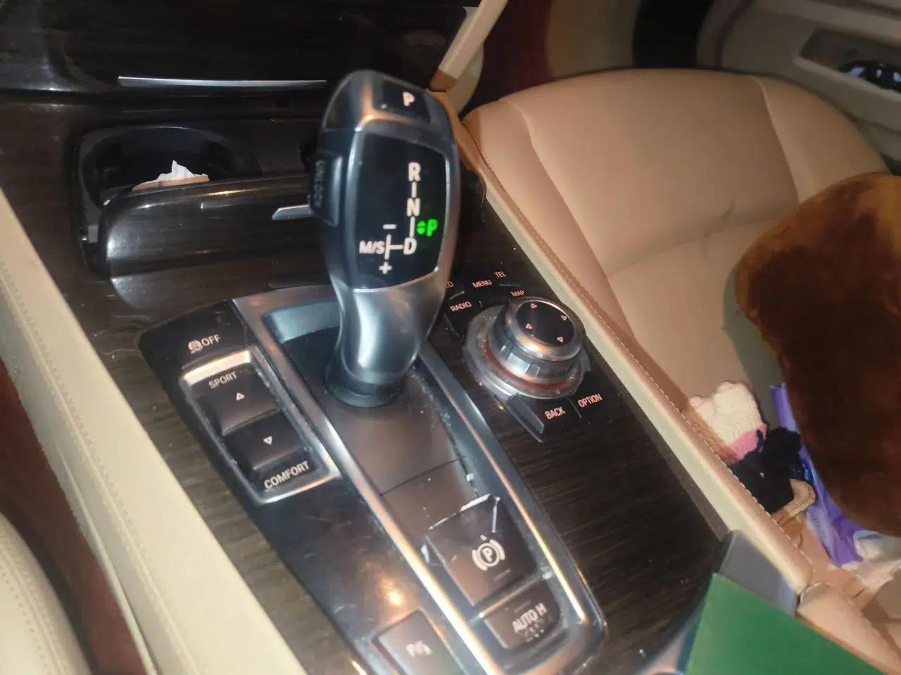 BMW 7 Series 2009 740Li Leading Model — миниатюра 15
