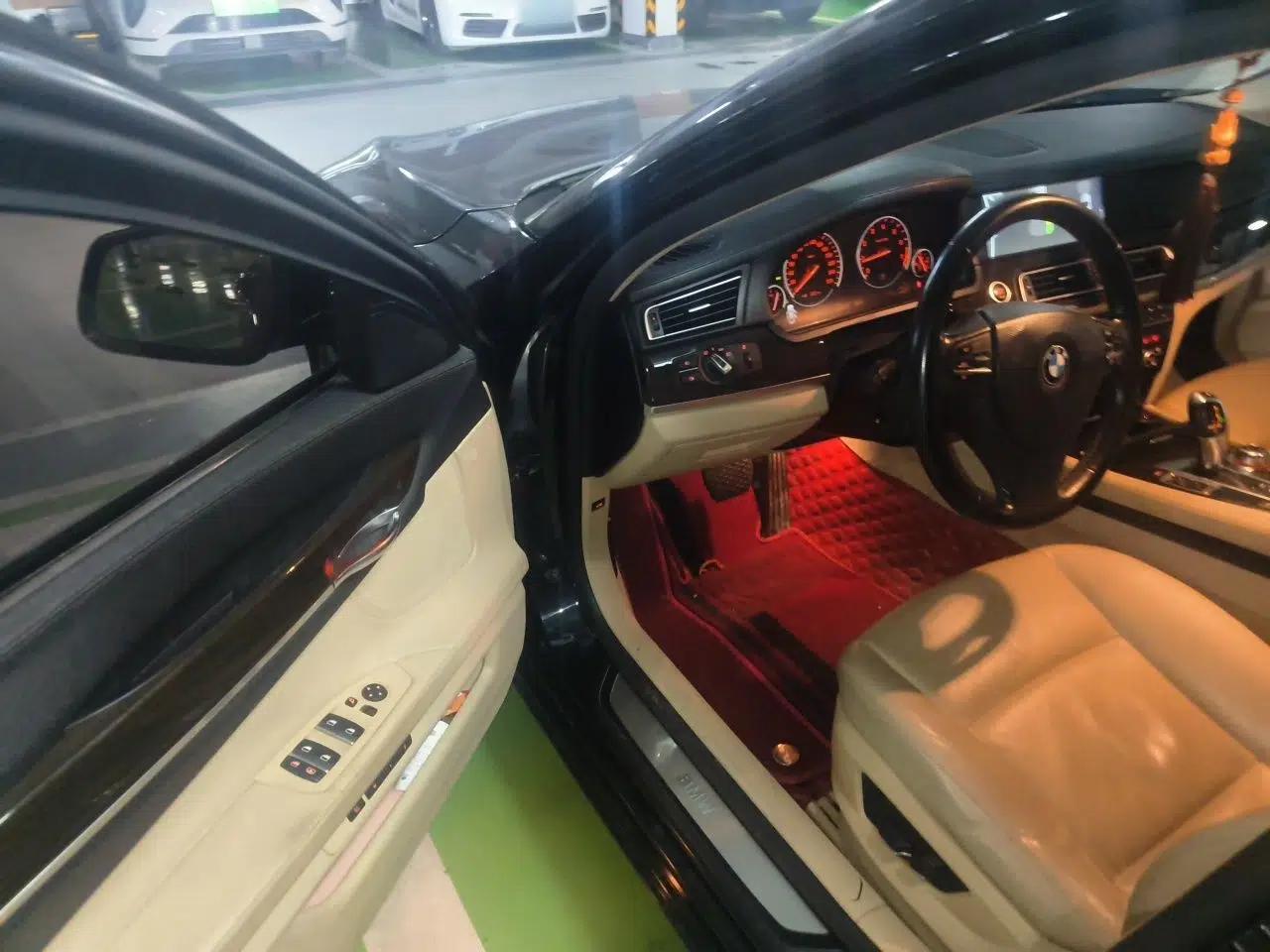 BMW 7 Series 2009 740Li Leading Model — миниатюра 17