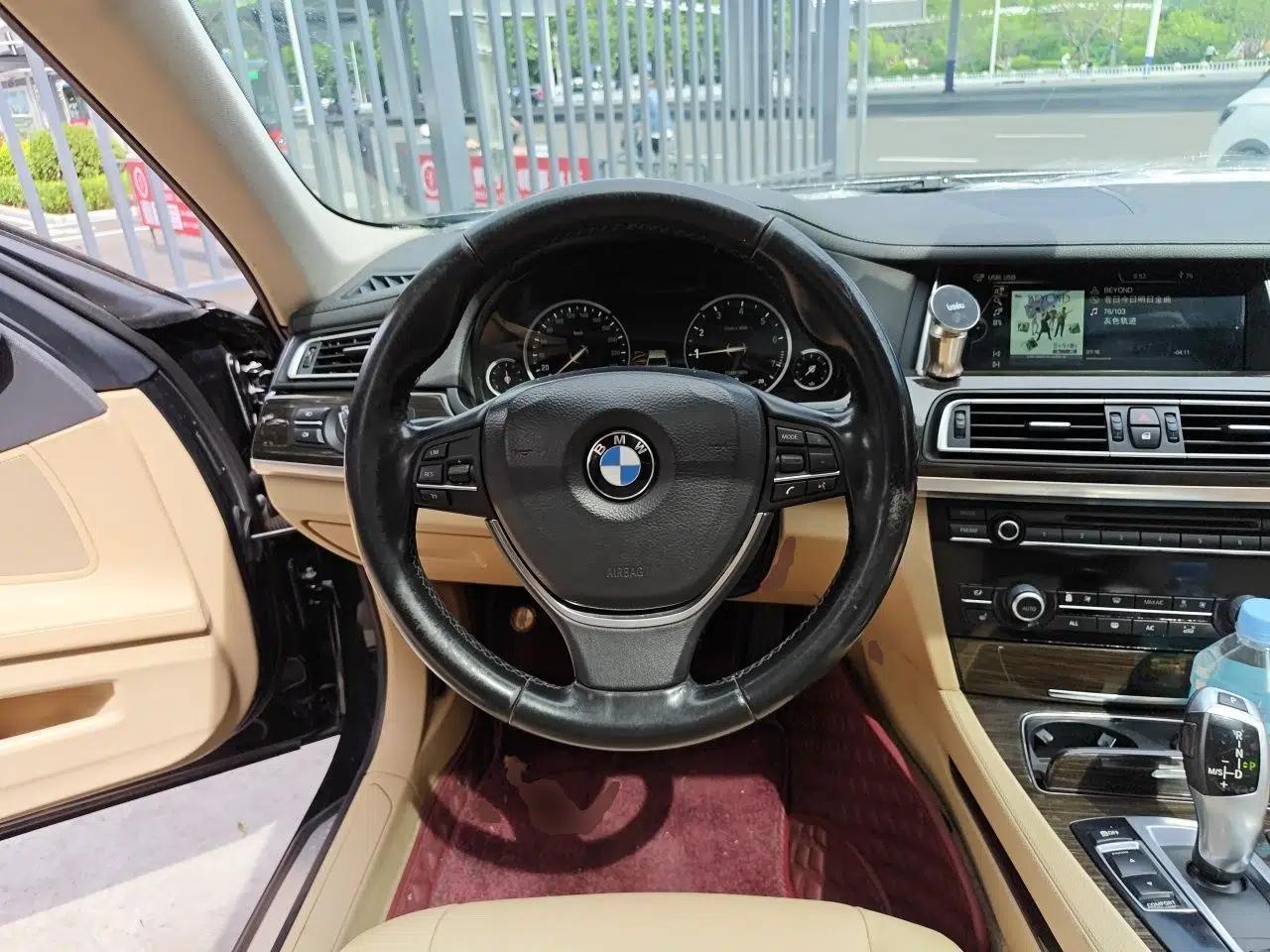 BMW 7 Series 2013 730Li Leading Model — миниатюра 11