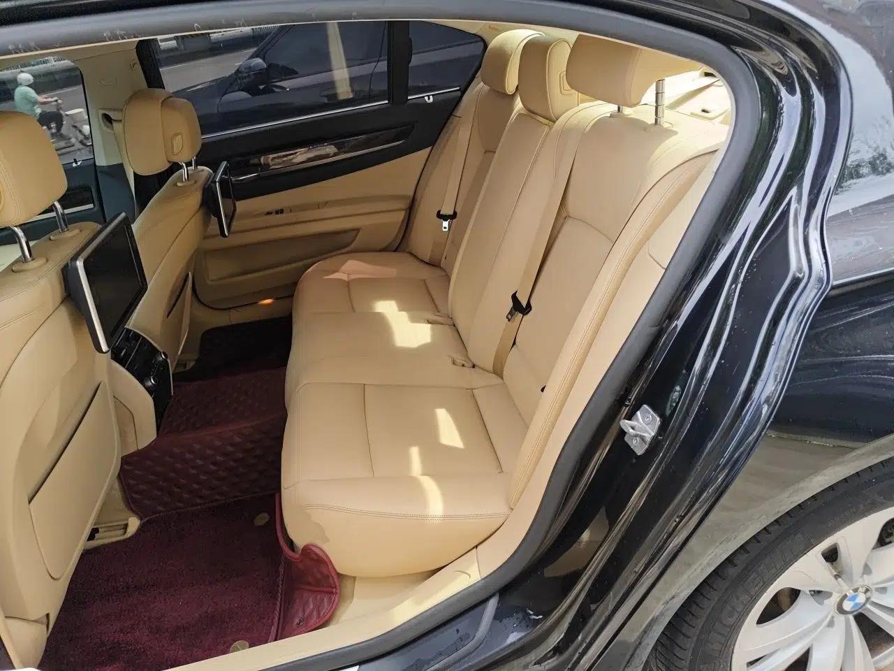 BMW 7 Series 2013 730Li Leading Model — миниатюра 18