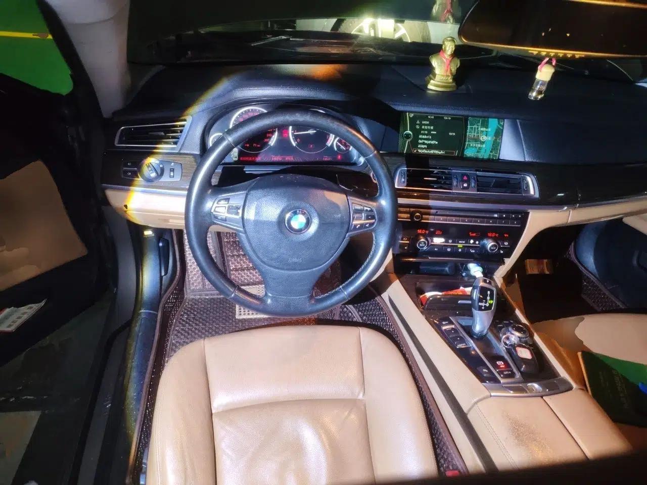 BMW 7 Series 2011 740Li Steinway Limited Edition — миниатюра 11