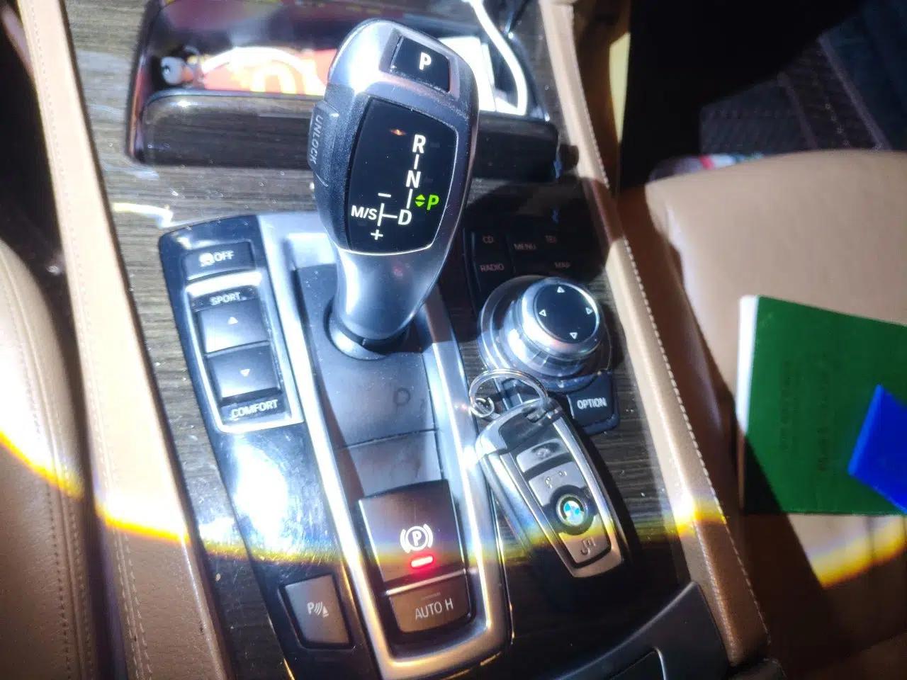 BMW 7 Series 2011 740Li Steinway Limited Edition — миниатюра 15