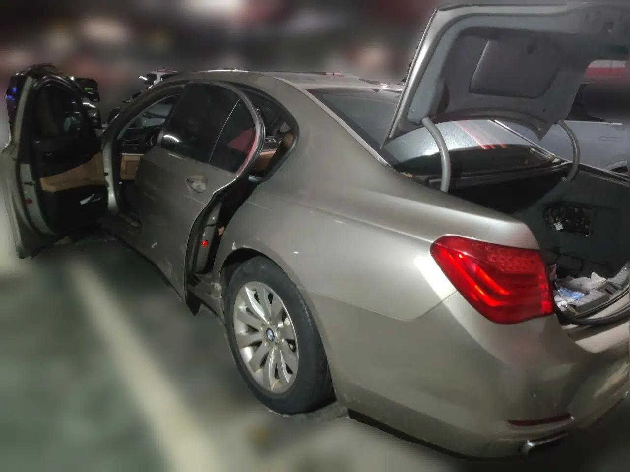 BMW 7 Series 2011 740Li Steinway Limited Edition — миниатюра 4