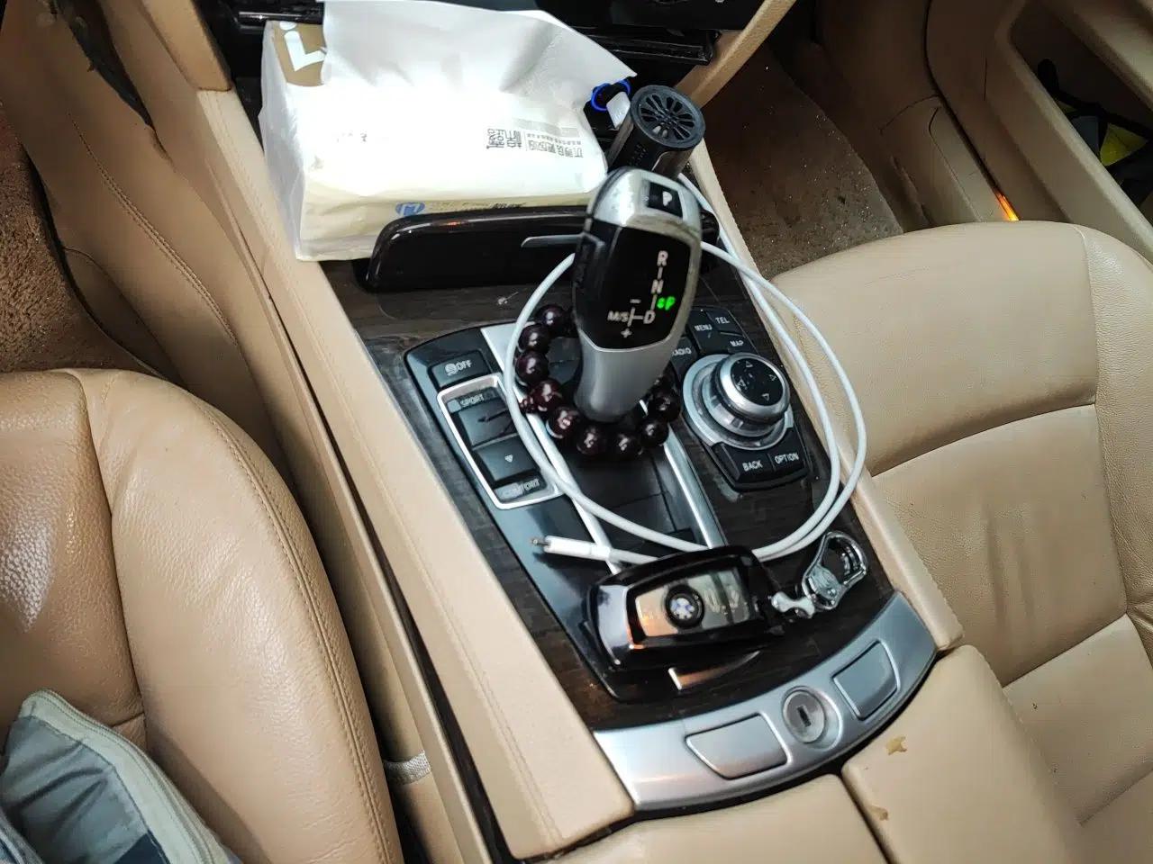 BMW 7 Series 2011 730Li Elegant Model — миниатюра 15