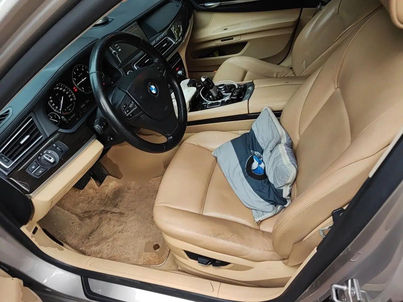 BMW 7 Series 2011 730Li Elegant Model — миниатюра 16