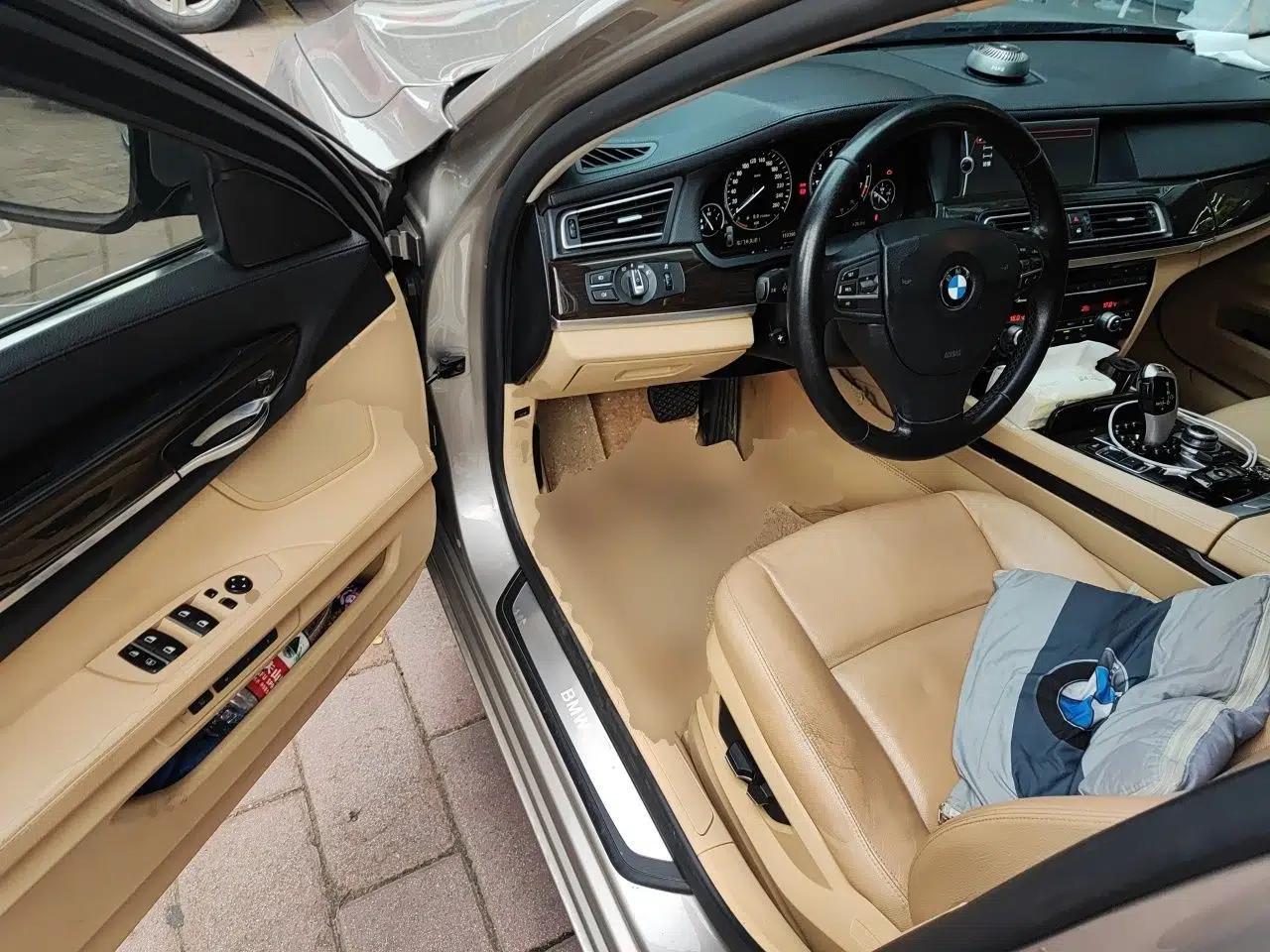 BMW 7 Series 2011 730Li Elegant Model — миниатюра 17