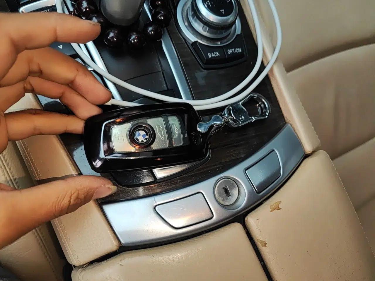 BMW 7 Series 2011 730Li Elegant Model — миниатюра 9