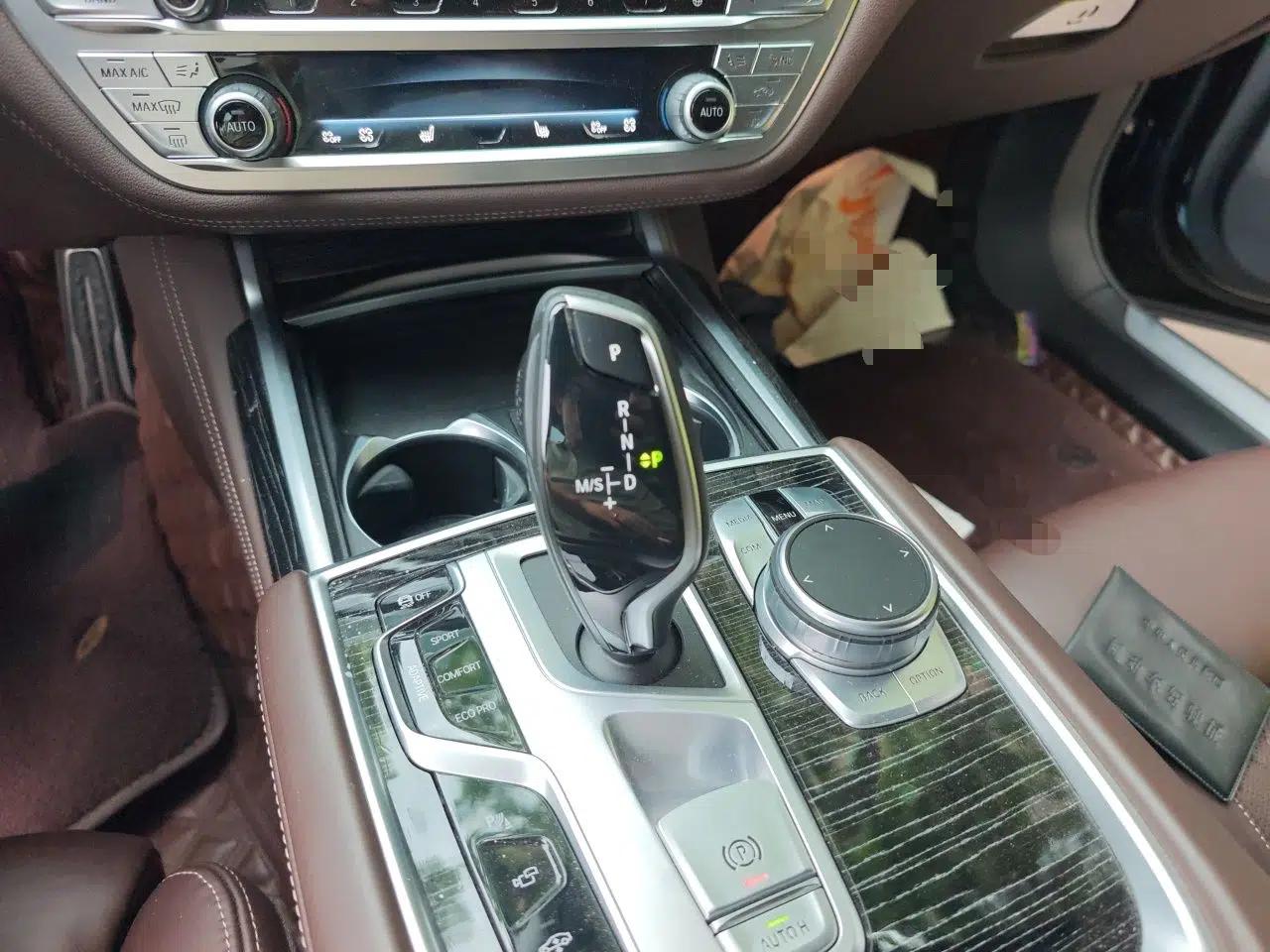 BMW 7 Series 2021 740Li Leading Model M Sport Package — миниатюра 15
