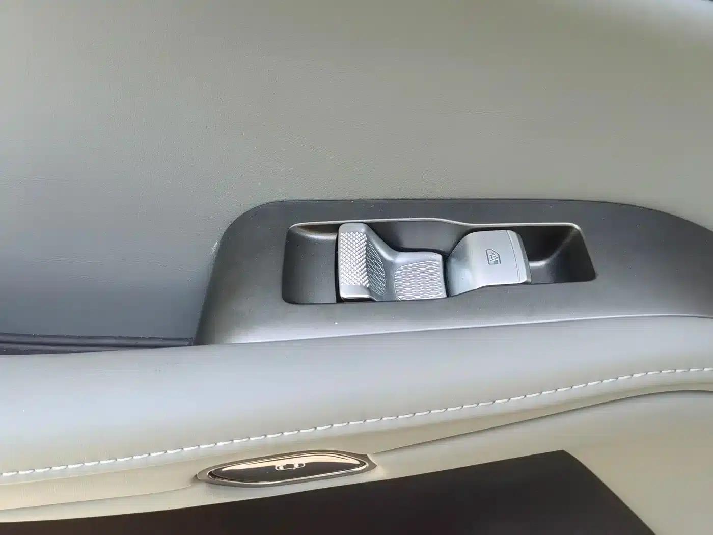 Denza N7 2024 630 AWD Intelligent Driving Ultra Edition — миниатюра 17