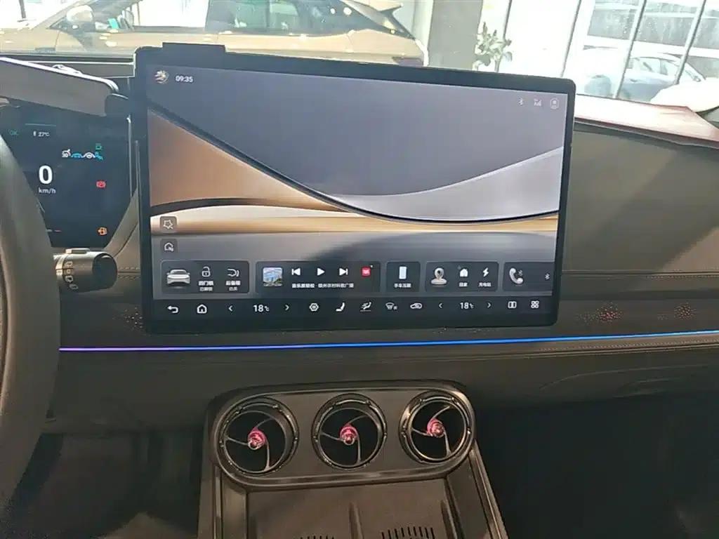 Denza N8 2023 All-Wheel Drive Super Hybrid Flagship Six-Seater Edition — миниатюра 13