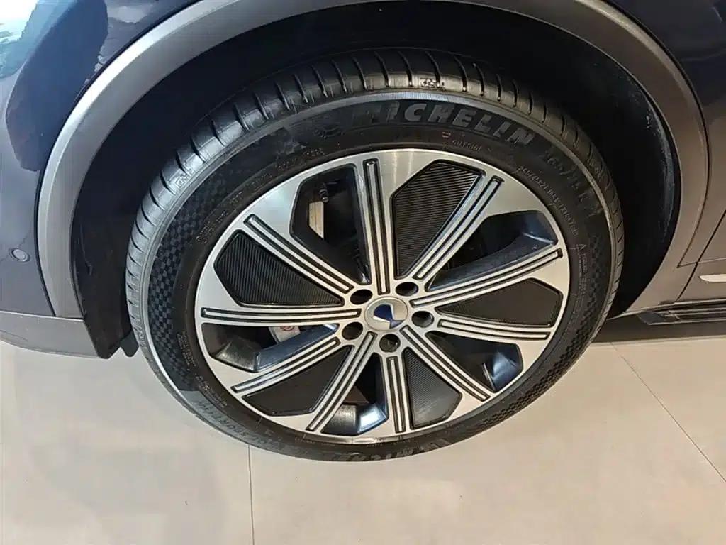 Denza N8 2023 All-Wheel Drive Super Hybrid Flagship Six-Seater Edition — миниатюра 23