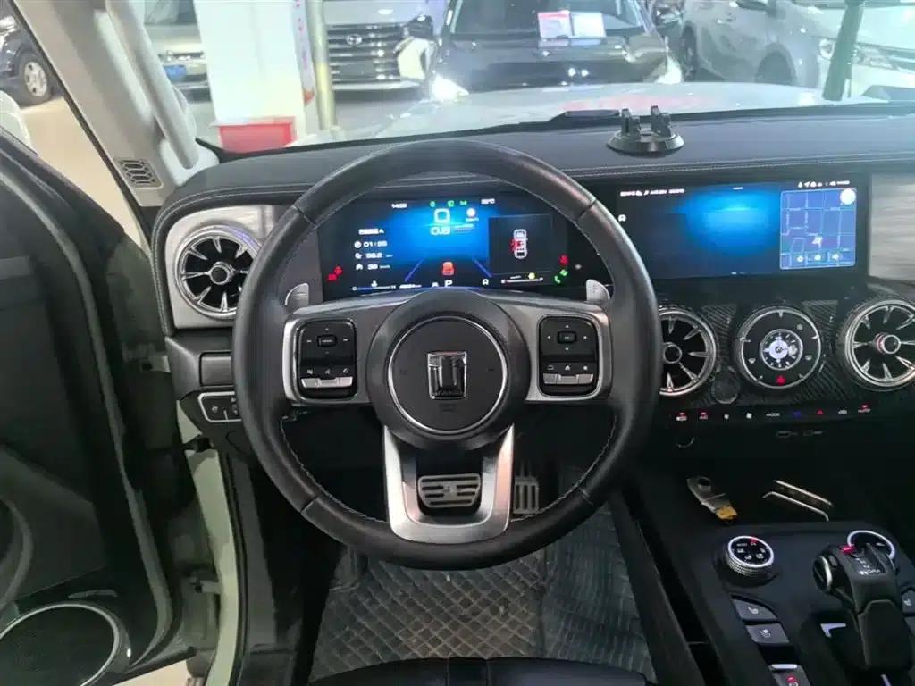 The 2023 Tank 300 City Edition 2.0T is very stylish. — миниатюра 11