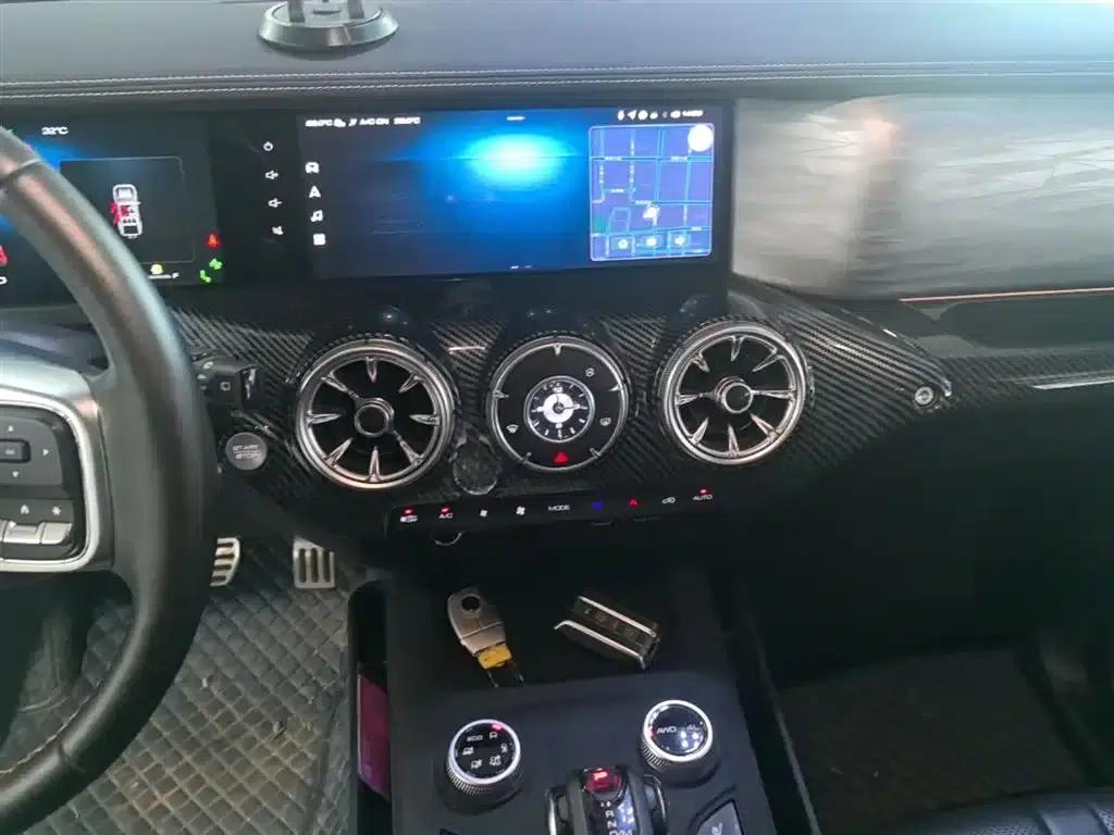 The 2023 Tank 300 City Edition 2.0T is very stylish. — миниатюра 13