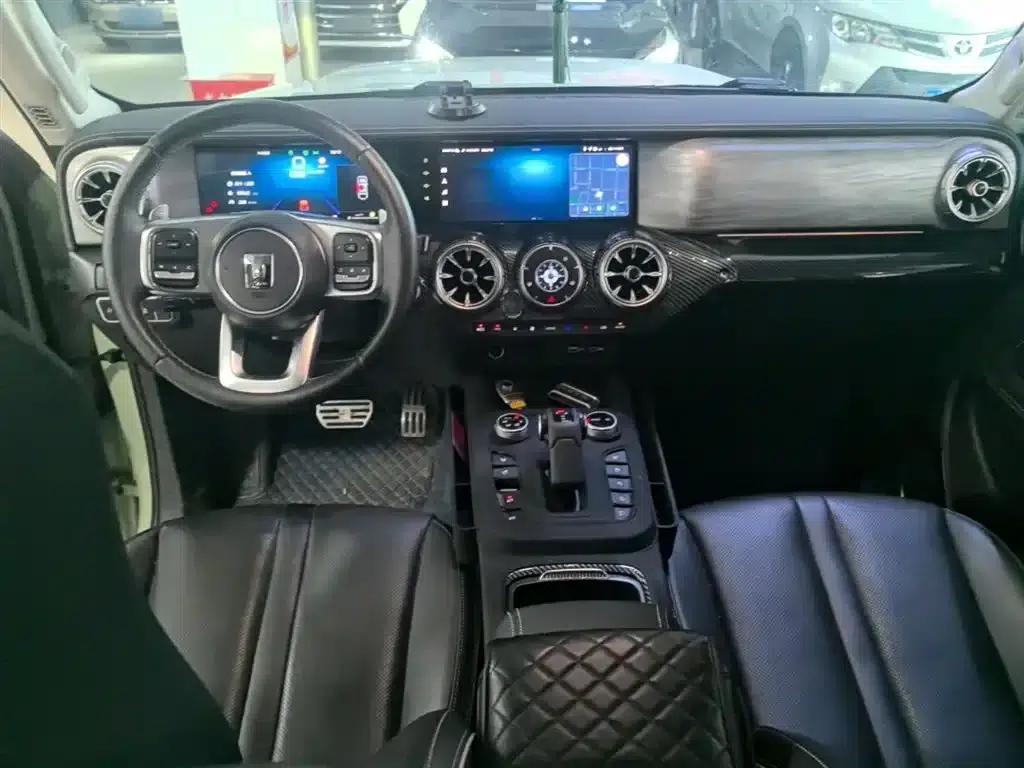 The 2023 Tank 300 City Edition 2.0T is very stylish. — миниатюра 10