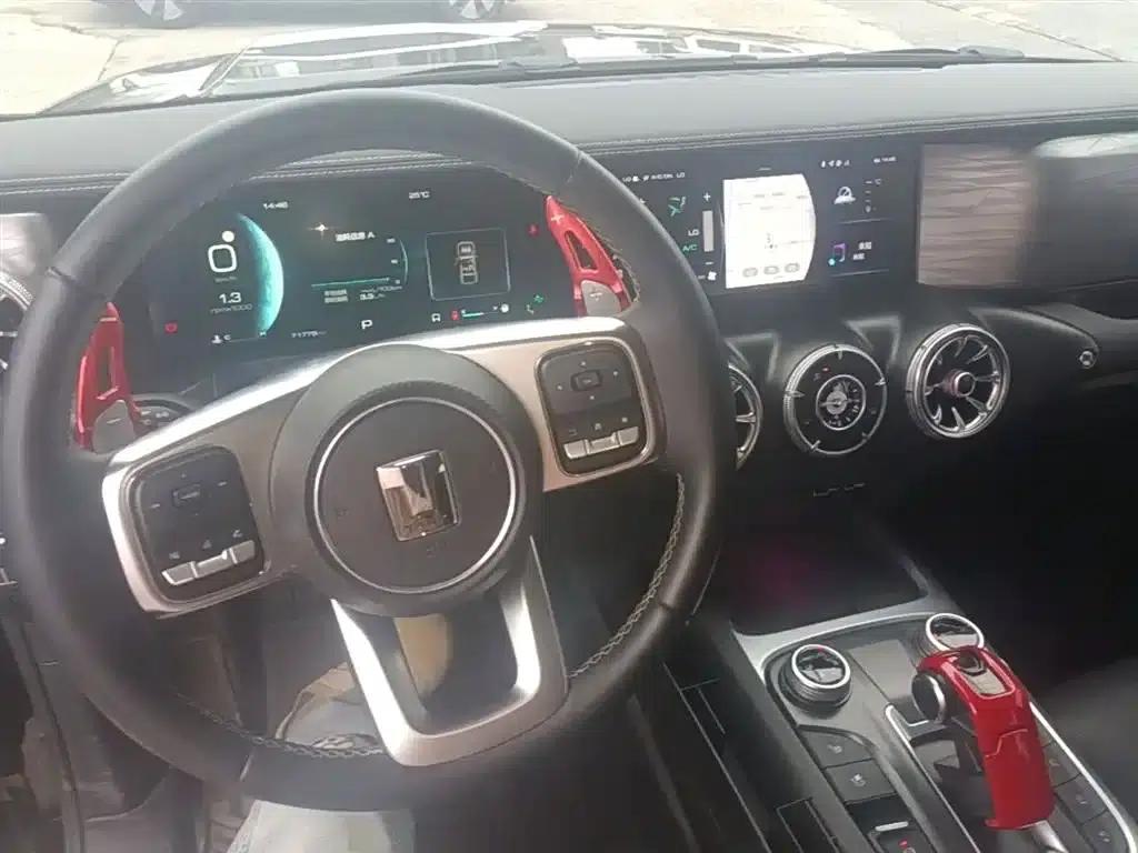 The 2021 Tank 300 City Edition 2.0T is very stylish. — миниатюра 10