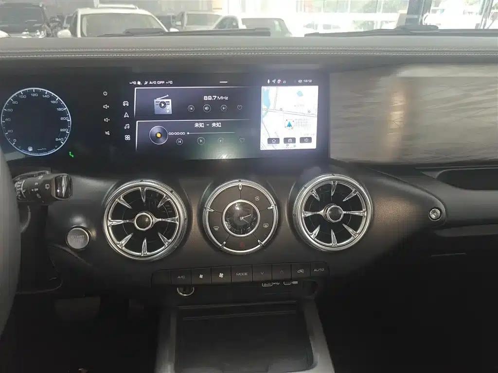 The 2023 Tank 300 City Edition 2.0T is very stylish. — миниатюра 15
