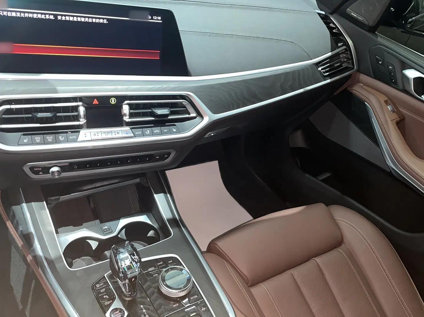 BMW X7 2020 xDrive40i Luxury Package with Leading Features — миниатюра 10