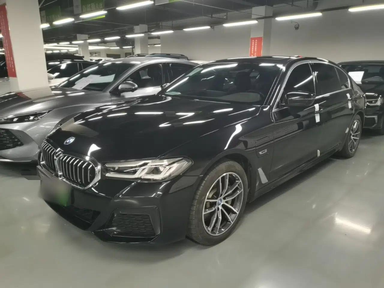 BMW 5 Series New Energy 2022 Second Facelift 535Le M Sport Package — миниатюра 1