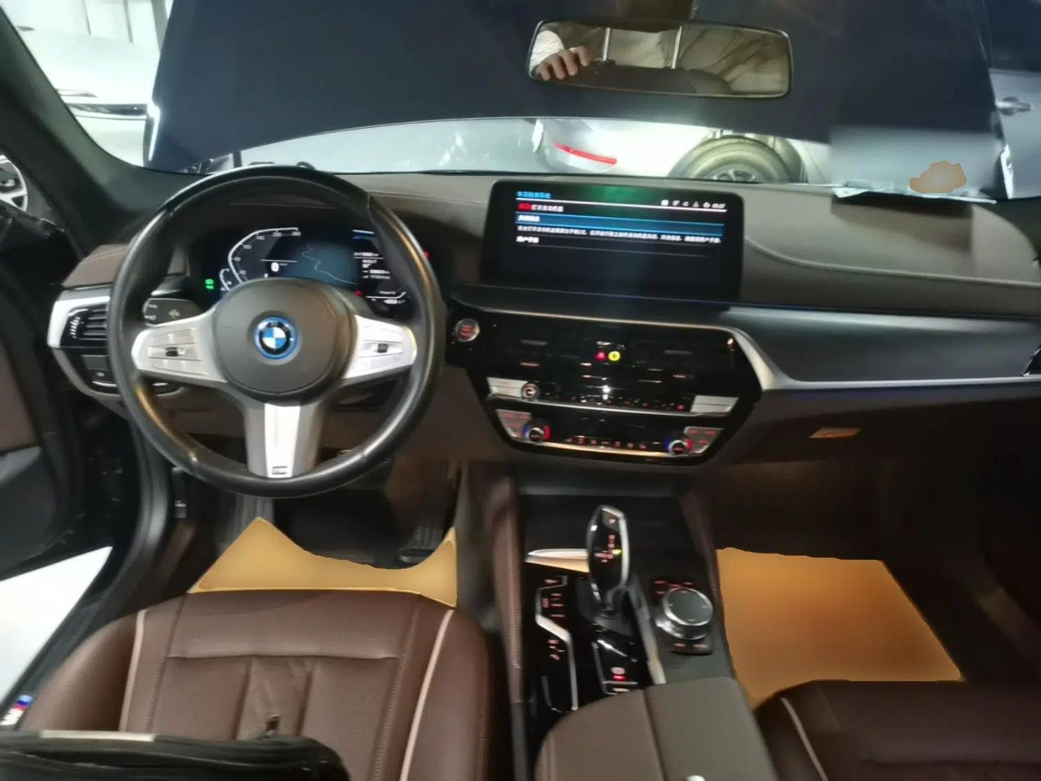 BMW 5 Series New Energy 2022 Second Facelift 535Le M Sport Package — миниатюра 13
