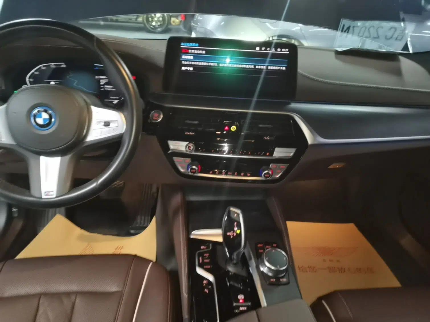 BMW 5 Series New Energy 2022 Second Facelift 535Le M Sport Package — миниатюра 16