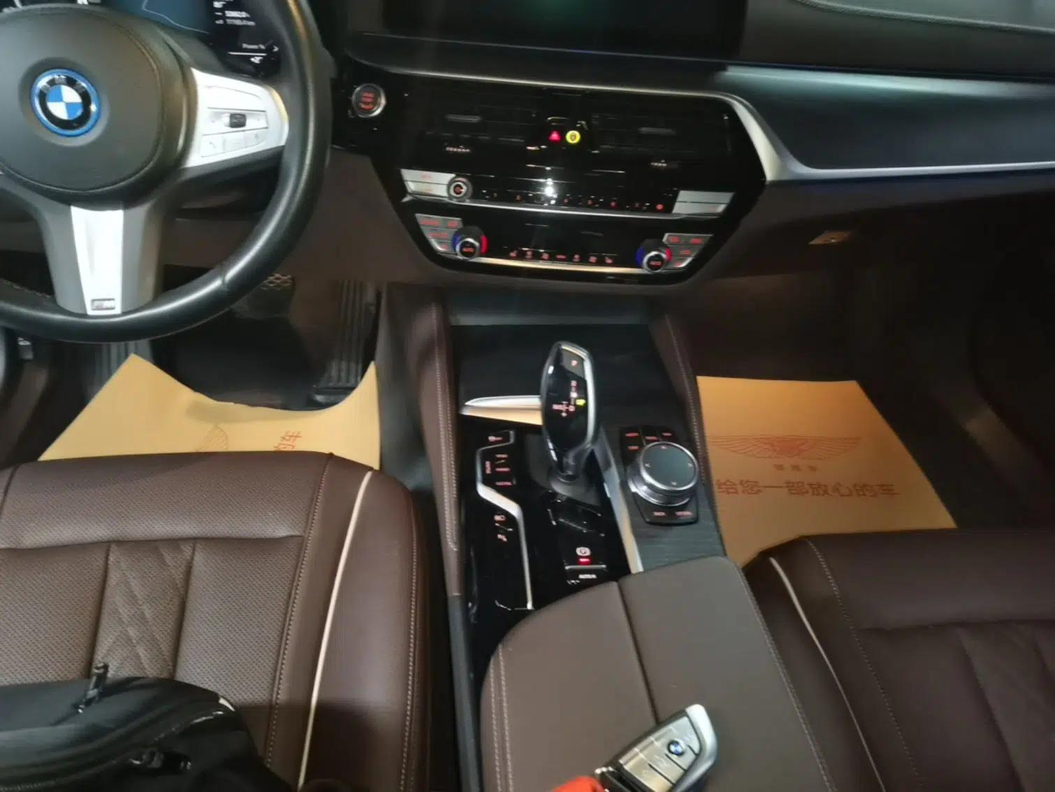 BMW 5 Series New Energy 2022 Second Facelift 535Le M Sport Package — миниатюра 17