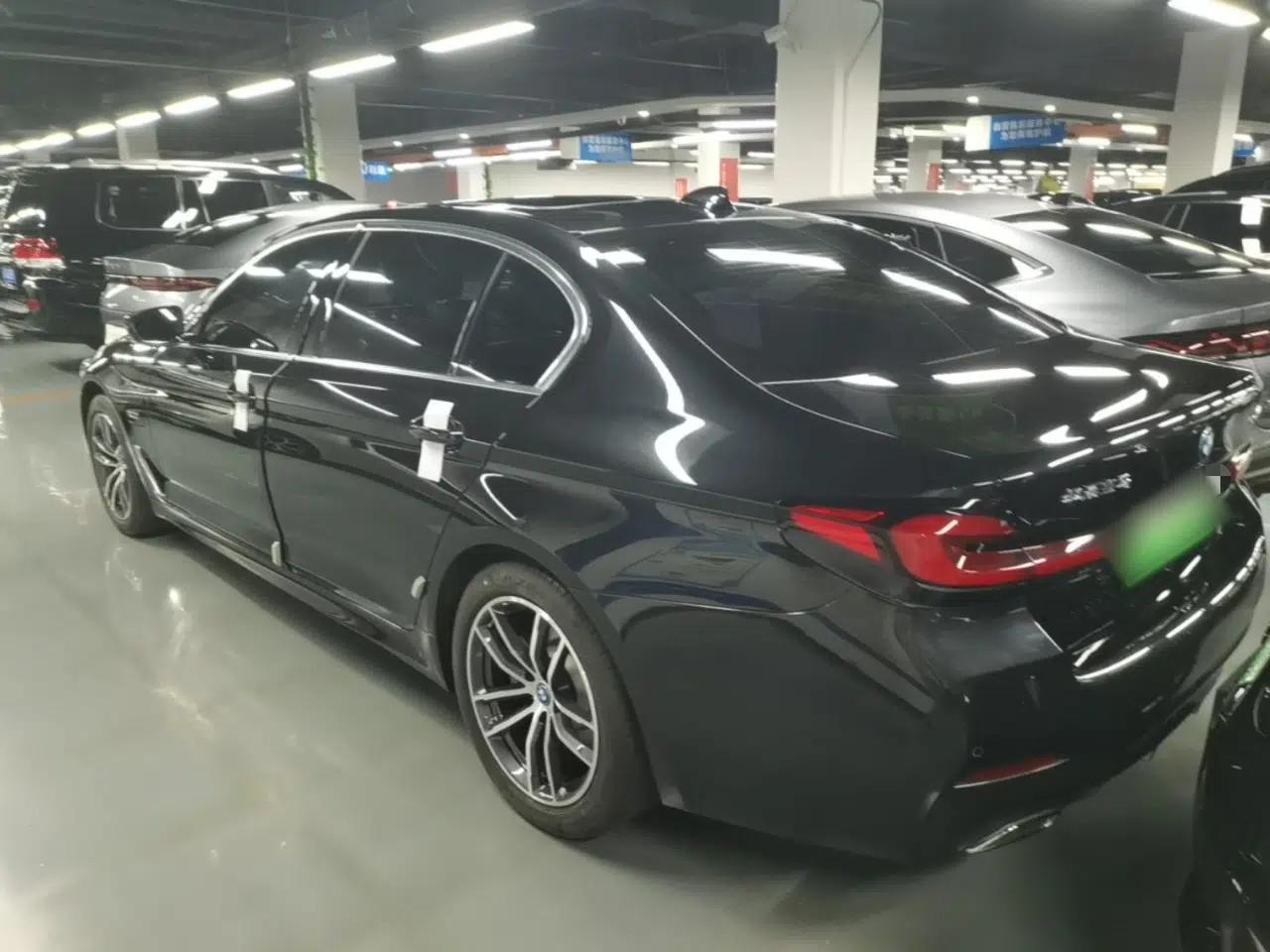BMW 5 Series New Energy 2022 Second Facelift 535Le M Sport Package — миниатюра 4