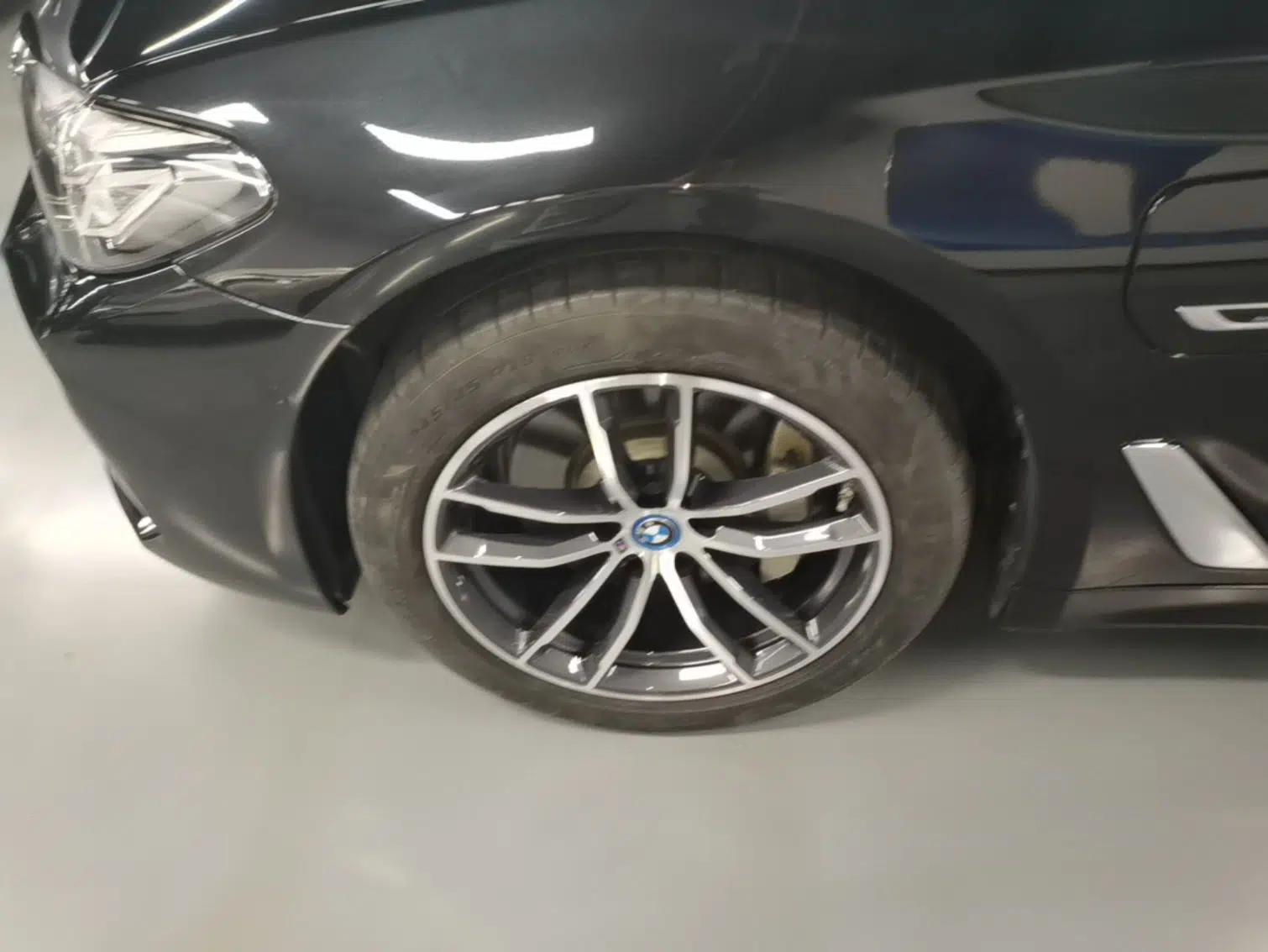 BMW 5 Series New Energy 2022 Second Facelift 535Le M Sport Package — миниатюра 8