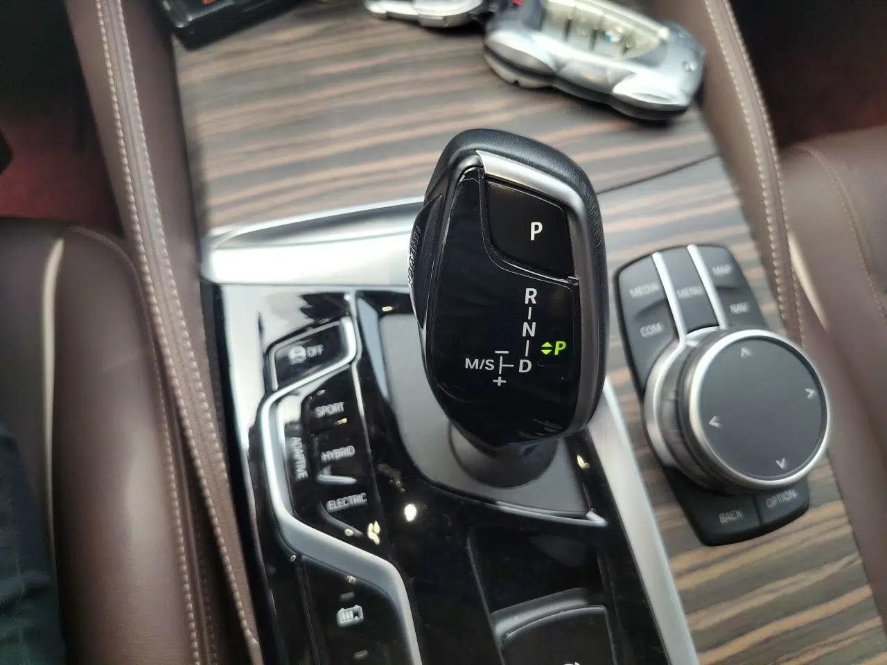 BMW 5 Series New Energy 2022 Updated Version 535Le Luxury Package — миниатюра 15
